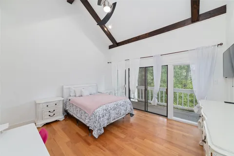 $800,000 | 22 Sugar Berry Circle, Houston, TX 77024