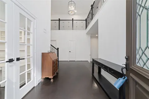 $800,000 | 22 Sugar Berry Circle, Houston, TX 77024