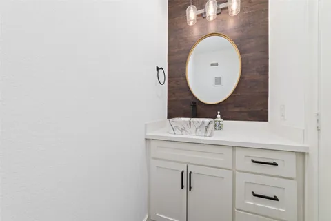 $800,000 | 22 Sugar Berry Circle, Houston, TX 77024