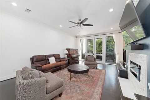 $800,000 | 22 Sugar Berry Circle, Houston, TX 77024