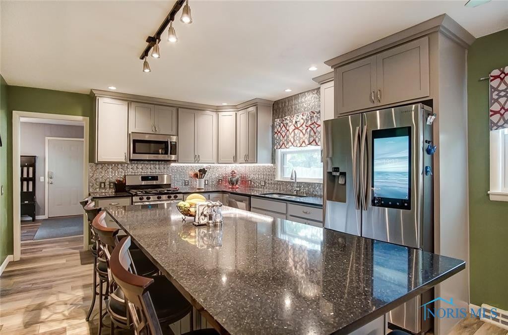 825 Hawthorne Road Findlay, OH 45840 - Photo 8 of 25 Gallery Image 8