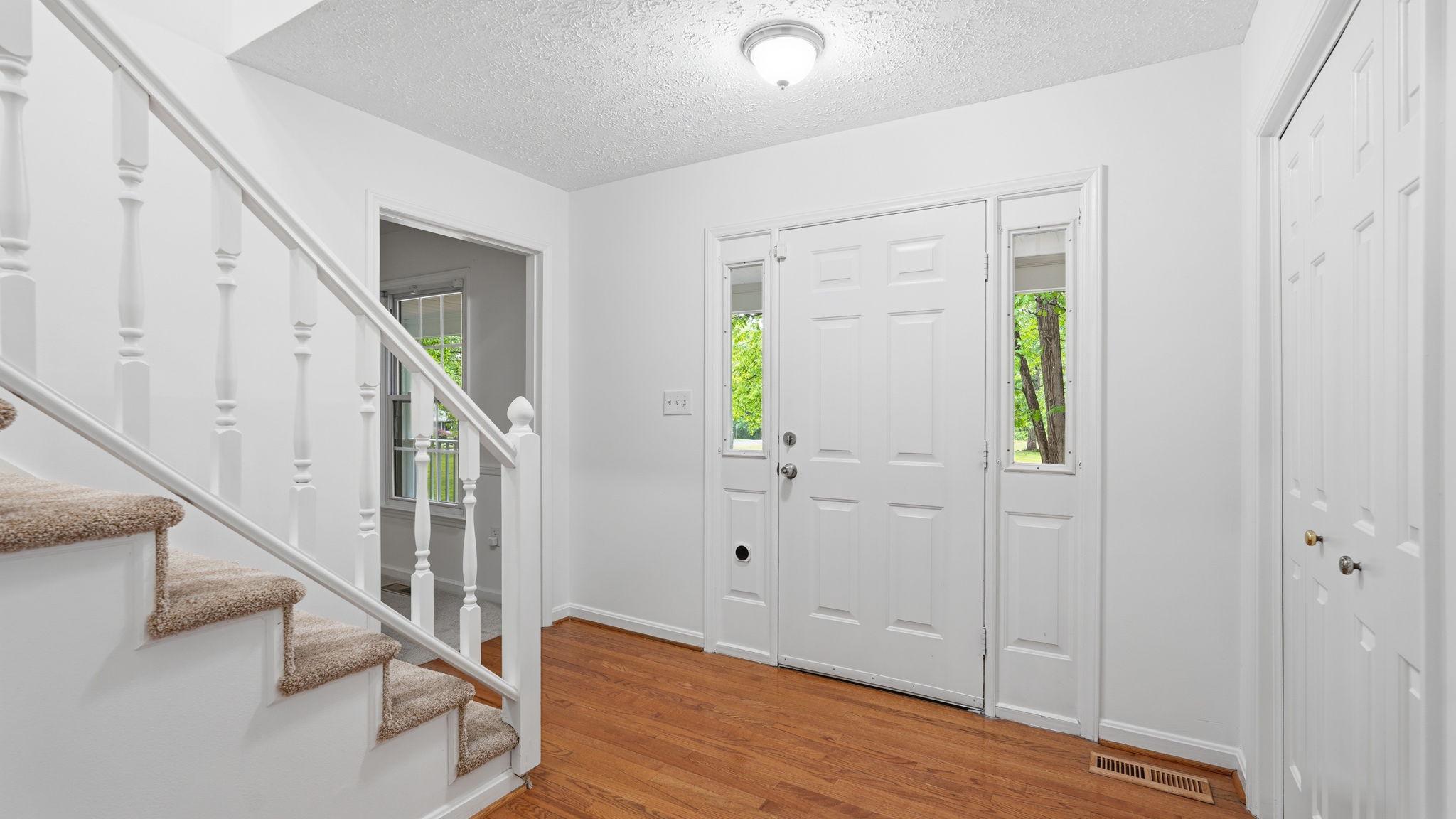 10550 Brent Town Road Catlett, VA 20119 - Photo 11 of 52 Bright & Welcoming Entryway.