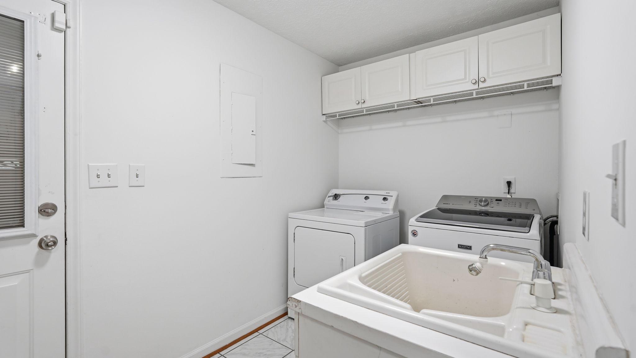 10550 Brent Town Road Catlett, VA 20119 - Photo 31 of 52 Functional Laundry/Mud Room off Garage