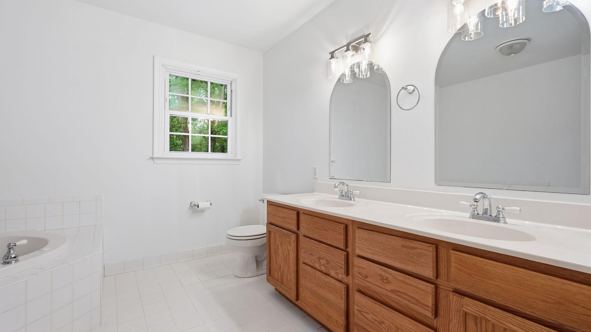 10550 Brent Town Road Catlett, VA 20119 - Photo 43 of 52 Elegant Owner's Suite Bathroom.