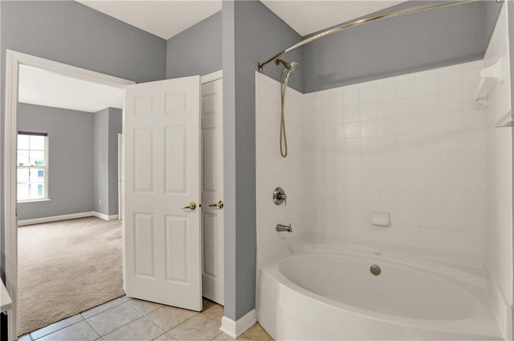 1033 Falcon Ridge Indianapolis, IN 46280 - Photo 32 of 52 Gallery Image 32