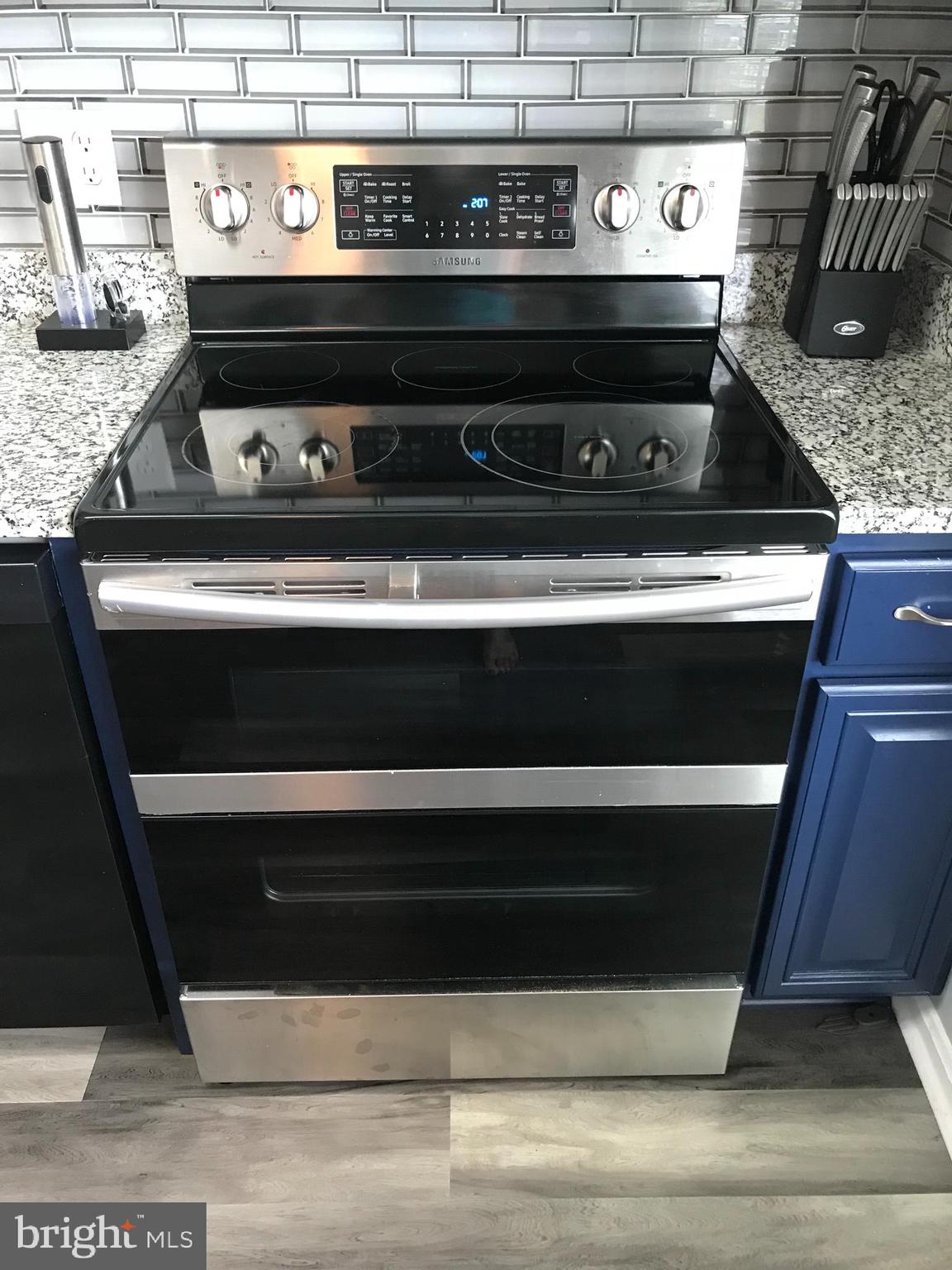 38 Powder View Court Baltimore, MD 21236 - Photo 16 of 47 Double oven in stove