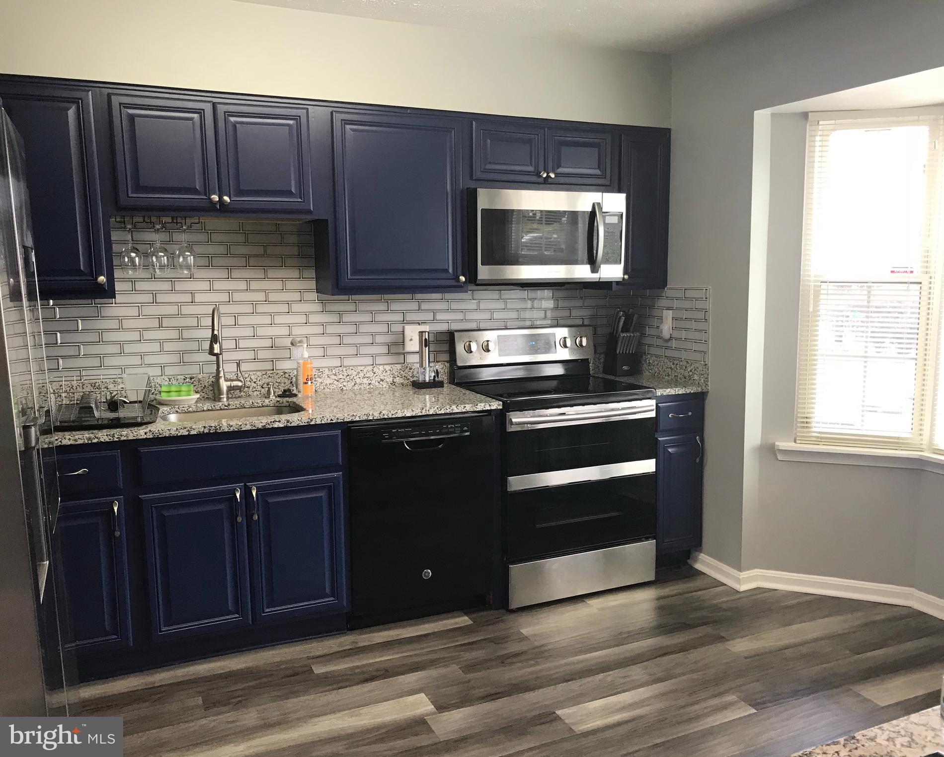 38 Powder View Court Baltimore, MD 21236 - Photo 10 of 47 Large eat in kitchen