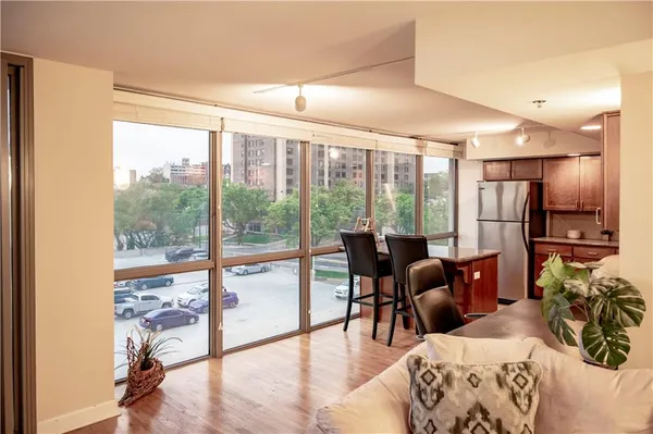 $185,000 | 600 Admiral Boulevard, Unit 604, Kansas City, MO 64106
