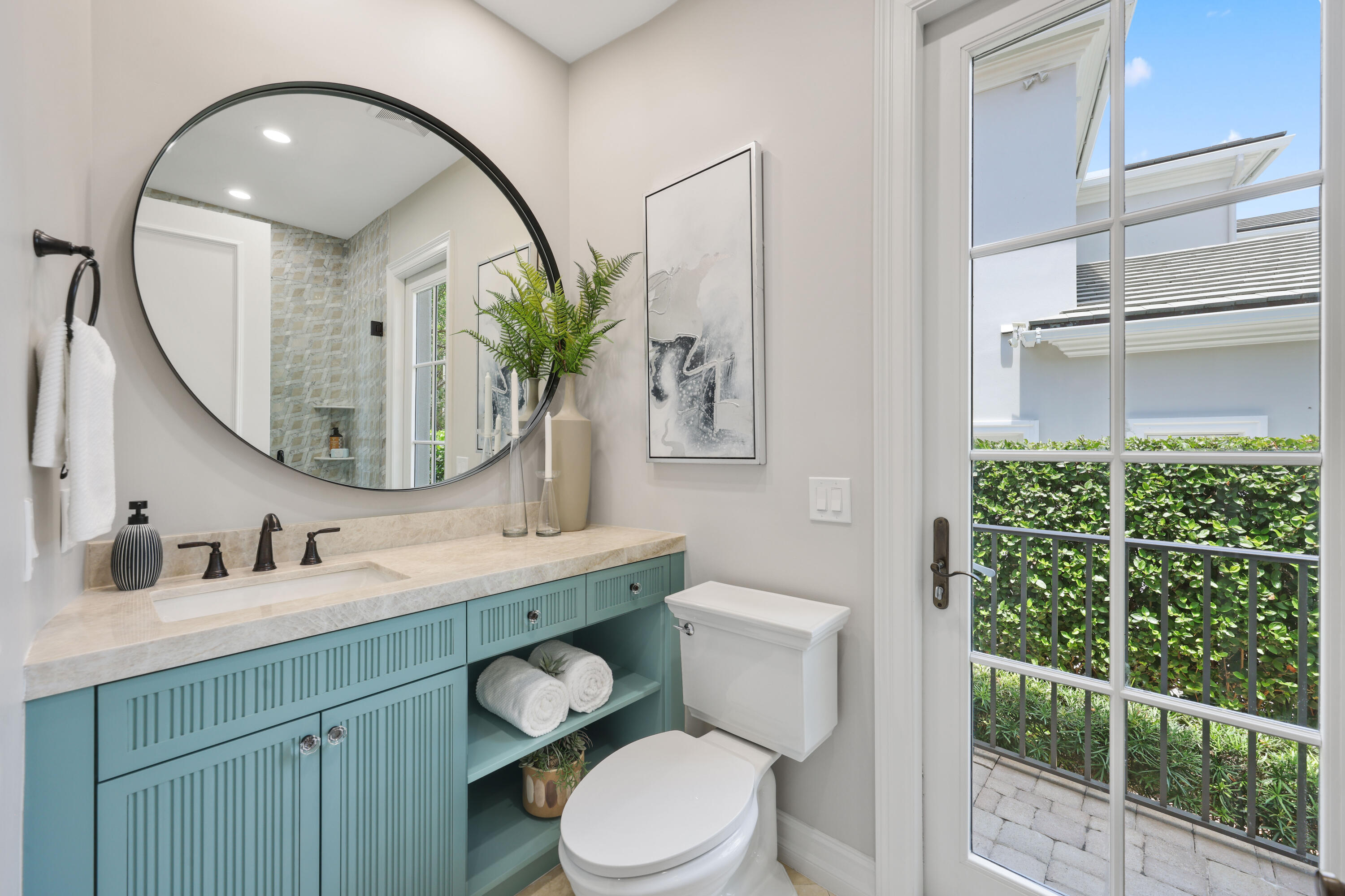 723 Marble Way Boca Raton, FL 33432 - Photo 36 of 89 Guest Suite Bathroom