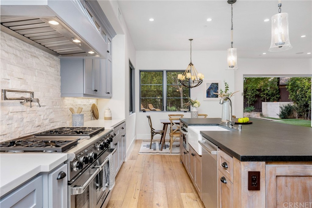 12108 Viewcrest Road Studio City, CA 91604 - Photo 11 of 51