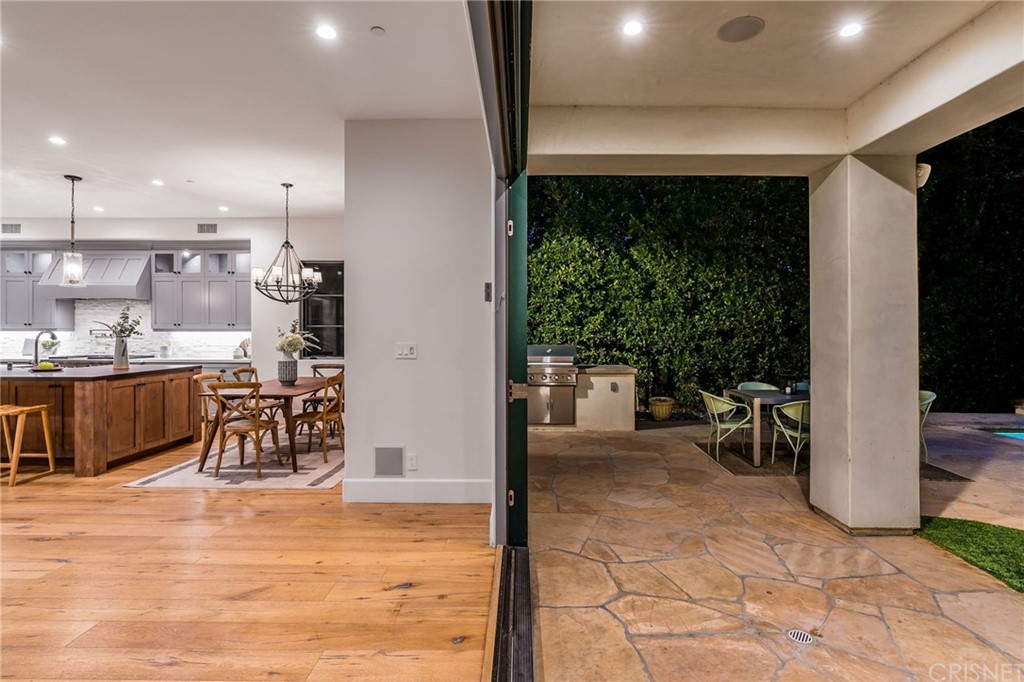 12108 Viewcrest Road Studio City, CA 91604 - Photo 12 of 51