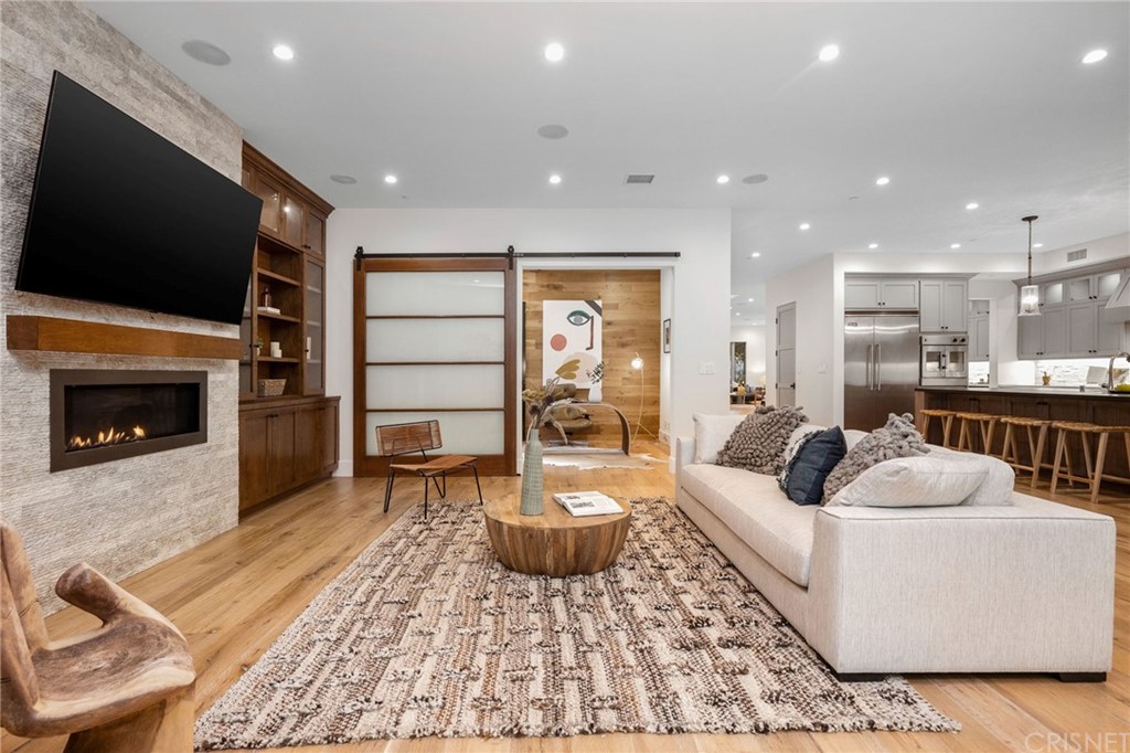 12108 Viewcrest Road Studio City, CA 91604 - Photo 13 of 51