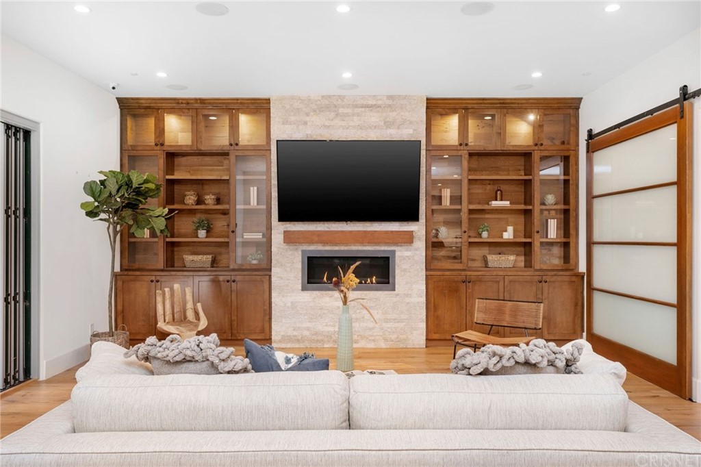 12108 Viewcrest Road Studio City, CA 91604 - Photo 16 of 51