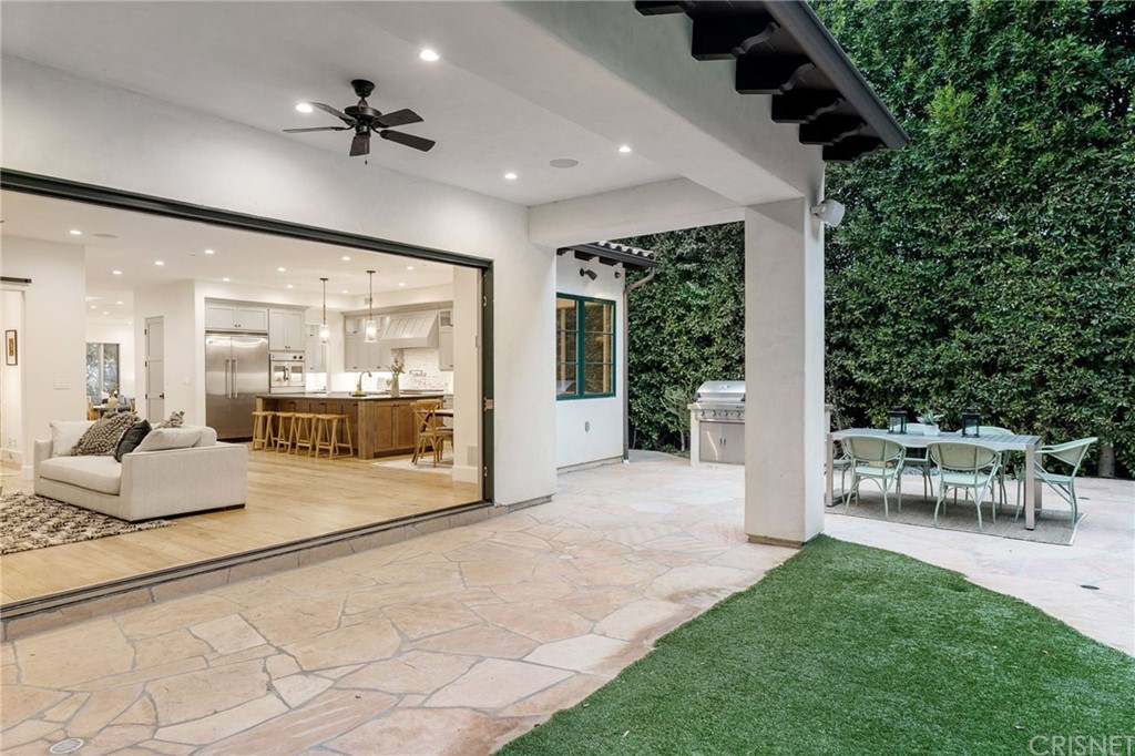 12108 Viewcrest Road Studio City, CA 91604 - Photo 18 of 51