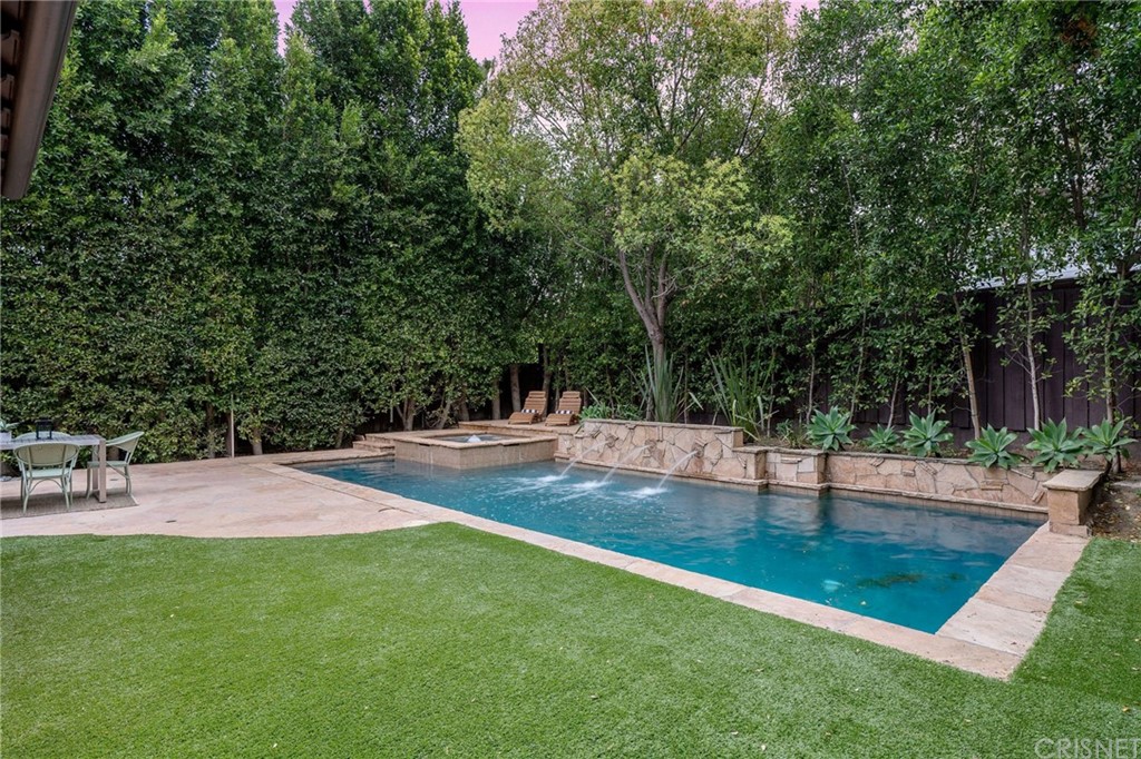 12108 Viewcrest Road Studio City, CA 91604 - Photo 3 of 51