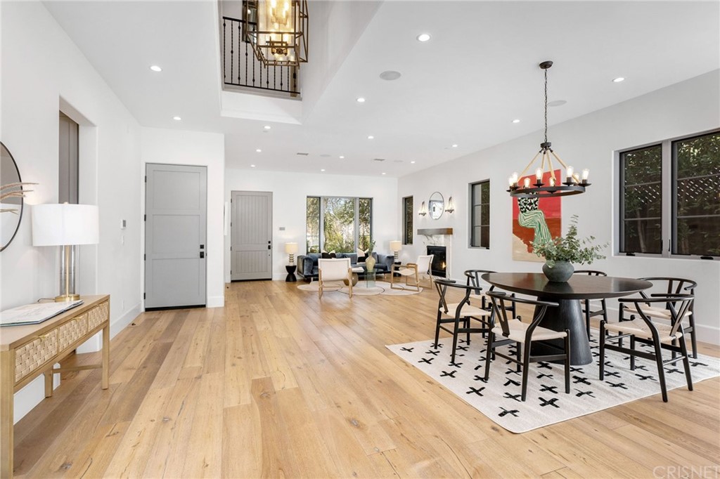 12108 Viewcrest Road Studio City, CA 91604 - Photo 4 of 51