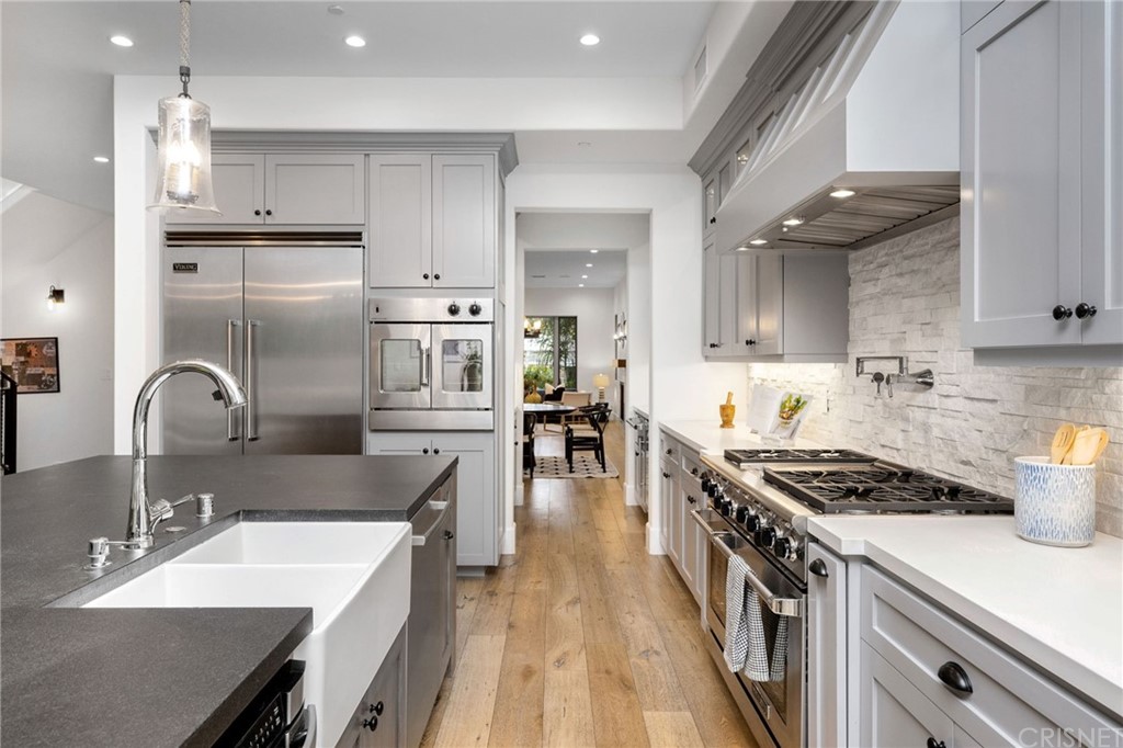 12108 Viewcrest Road Studio City, CA 91604 - Photo 8 of 51