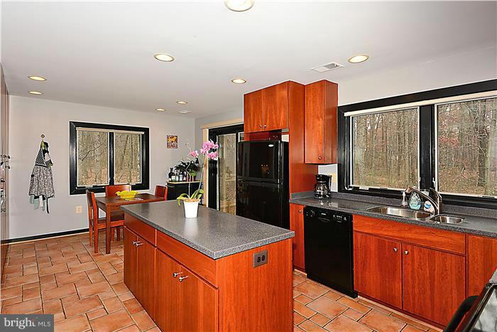 2451 Brussels Court Reston, VA 20191 - Photo 2 of 23 Kitchen