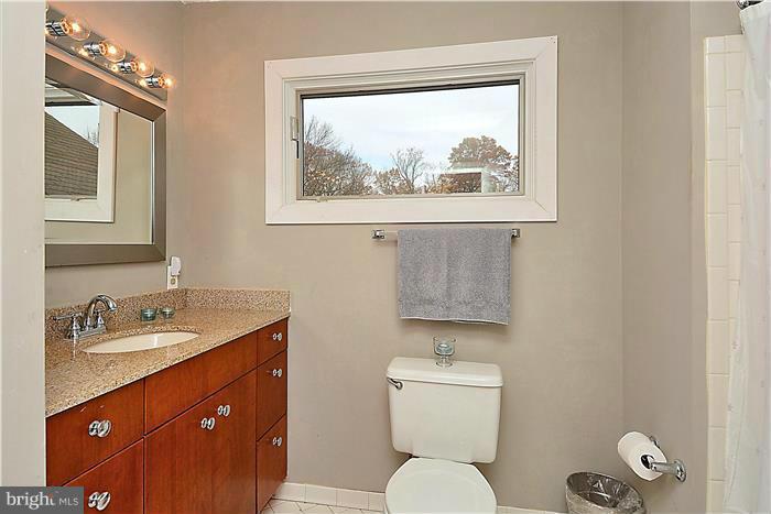 2451 Brussels Court Reston, VA 20191 - Photo 11 of 23 Bath (Master)