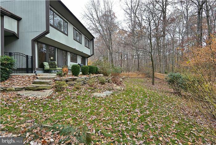 2451 Brussels Court Reston, VA 20191 - Photo 16 of 23 Exterior (Rear)