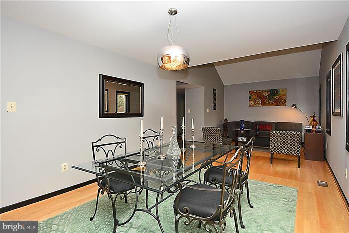 2451 Brussels Court Reston, VA 20191 - Photo 4 of 23 Dining Room