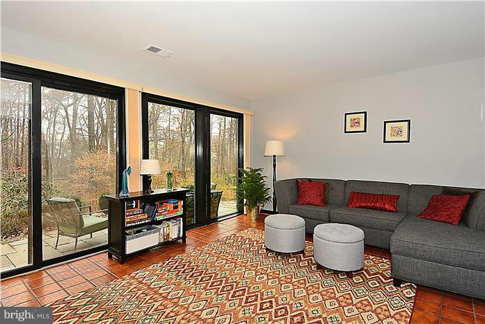 2451 Brussels Court Reston, VA 20191 - Photo 6 of 23 Family Room