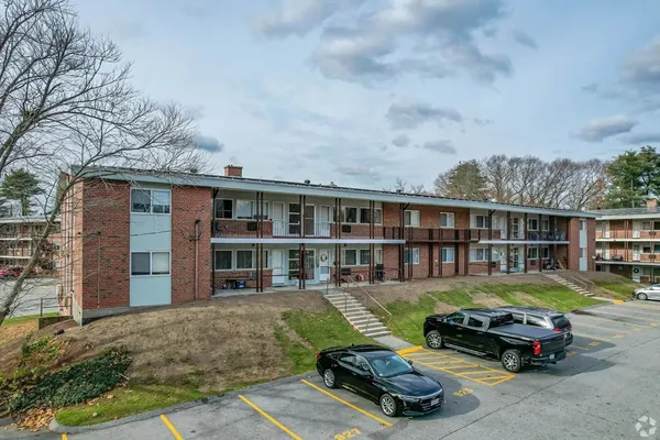 $2,250 | 8 Lakeview Gardens, Unit 8, Natick, MA 01760