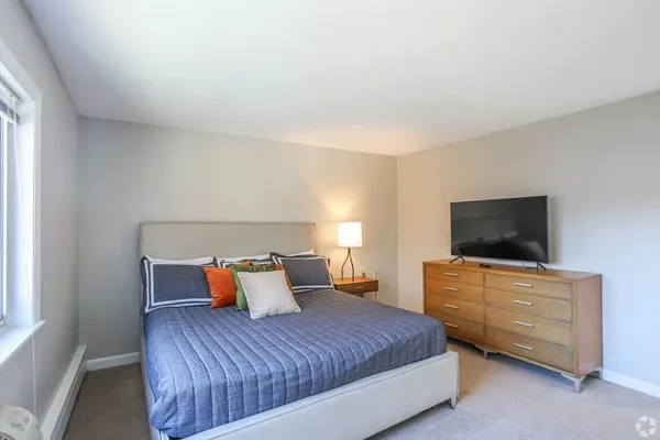 $2,250 | 8 Lakeview Gardens, Unit 8, Natick, MA 01760