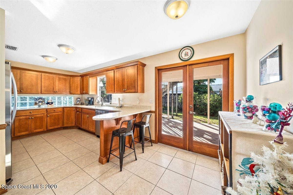 145 Richards Road Melbourne Beach, FL 32951 - Photo 20 of 53 a very nice looking room with a large window