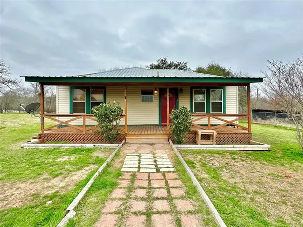 $1,575 | 1694 Old Luling Road, Lockhart, TX 78644
