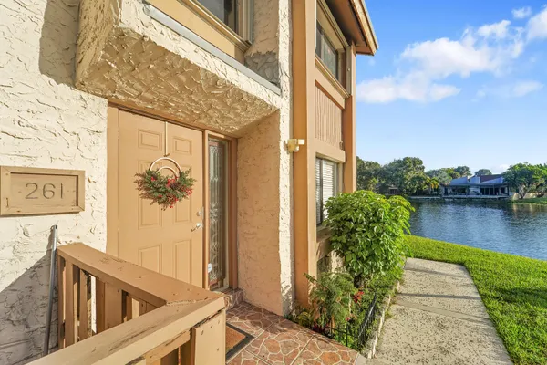 $2,900 | 261 Wimbledon Lakes Drive, Plantation, FL 33324