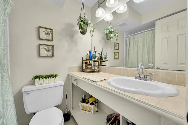 $2,900 | 261 Wimbledon Lakes Drive, Plantation, FL 33324