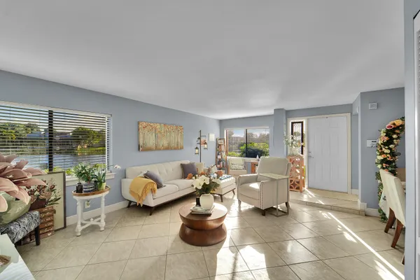 $2,900 | 261 Wimbledon Lakes Drive, Plantation, FL 33324