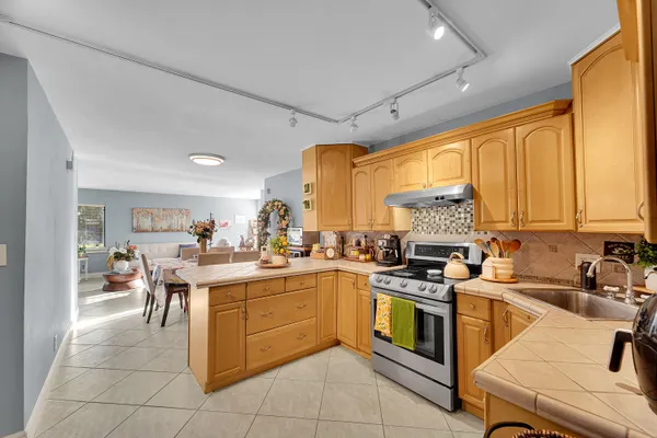 $2,900 | 261 Wimbledon Lakes Drive, Plantation, FL 33324