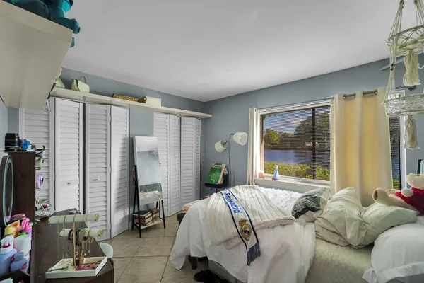 $2,900 | 261 Wimbledon Lakes Drive, Plantation, FL 33324