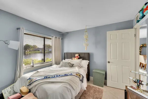 $2,900 | 261 Wimbledon Lakes Drive, Plantation, FL 33324