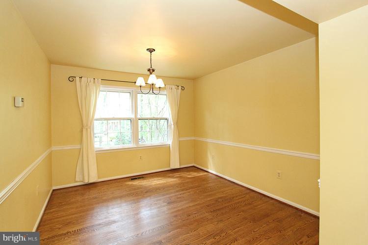 1818 Post Oak Trail Reston, VA 20191 - Photo 3 of 29 Dining Room