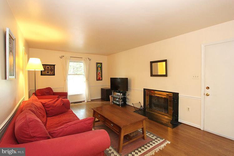 1818 Post Oak Trail Reston, VA 20191 - Photo 5 of 29 Family Room