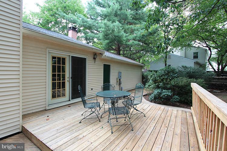 1818 Post Oak Trail Reston, VA 20191 - Photo 8 of 29 Exterior (Rear)