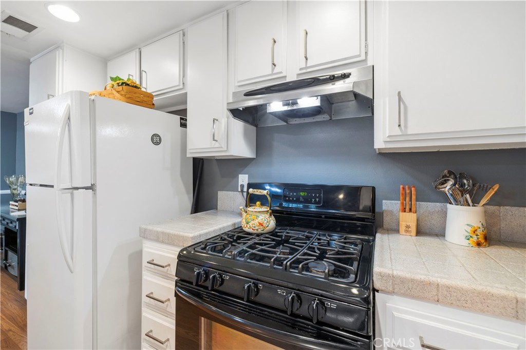 24835 Apple Street, Unit F Newhall, CA 91321 - Photo 14 of 39