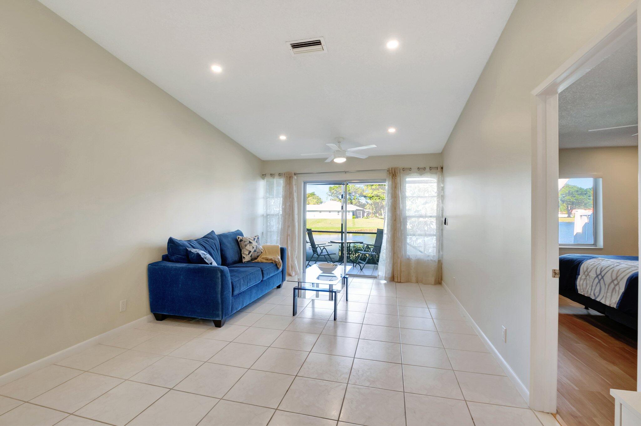 8889 Windtree Street Boca Raton, FL 33496 - Photo 11 of 47 Living area