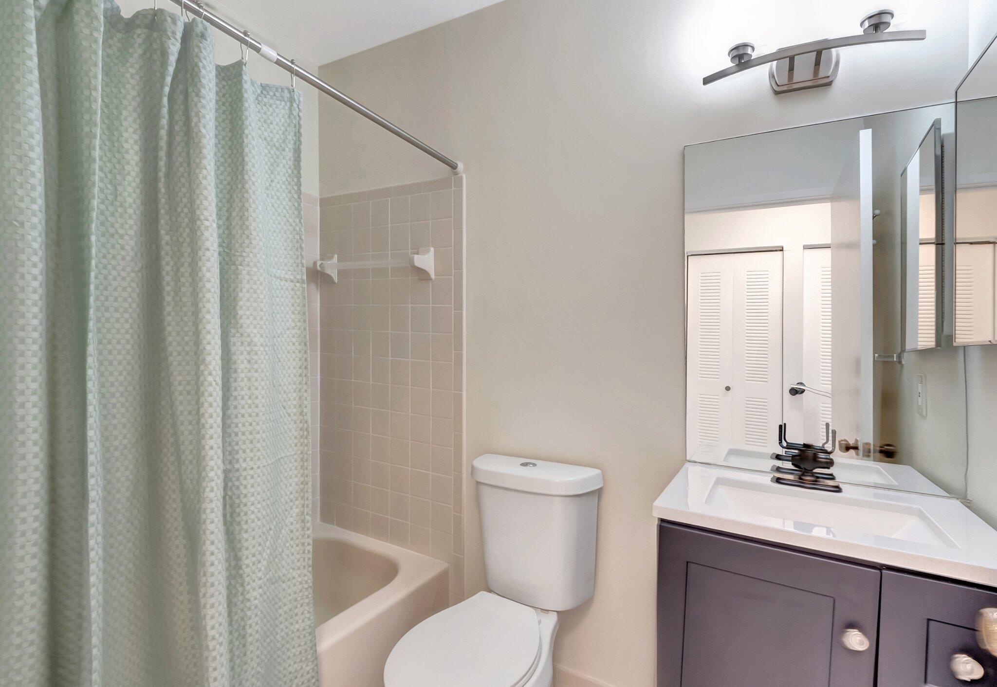 8889 Windtree Street Boca Raton, FL 33496 - Photo 23 of 47 Guest Bathroom