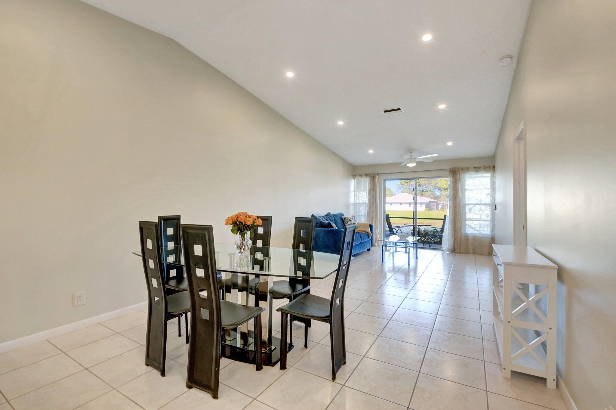 8889 Windtree Street Boca Raton, FL 33496 - Photo 9 of 47 Dining area