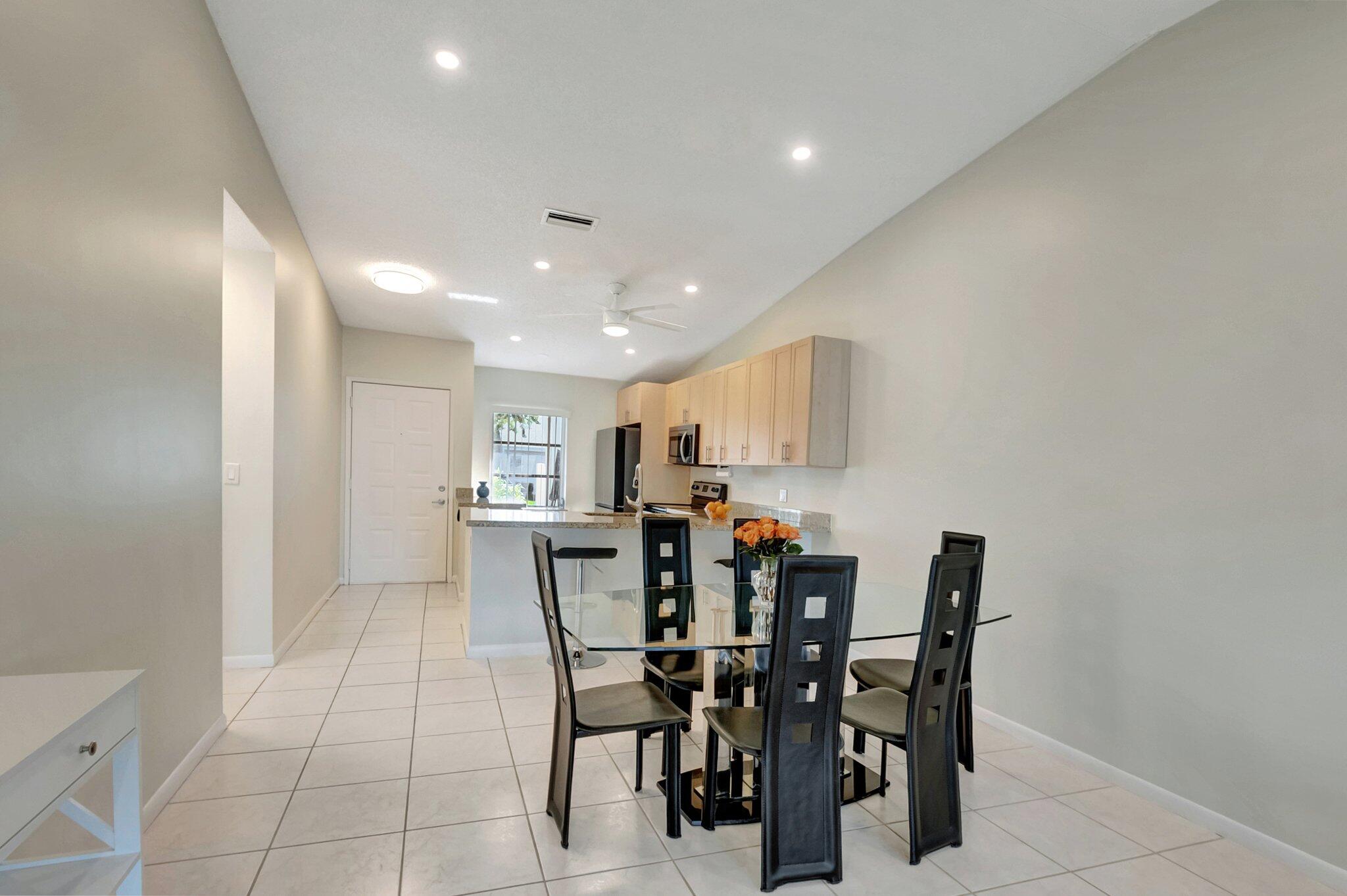 8889 Windtree Street Boca Raton, FL 33496 - Photo 10 of 47 Dining area