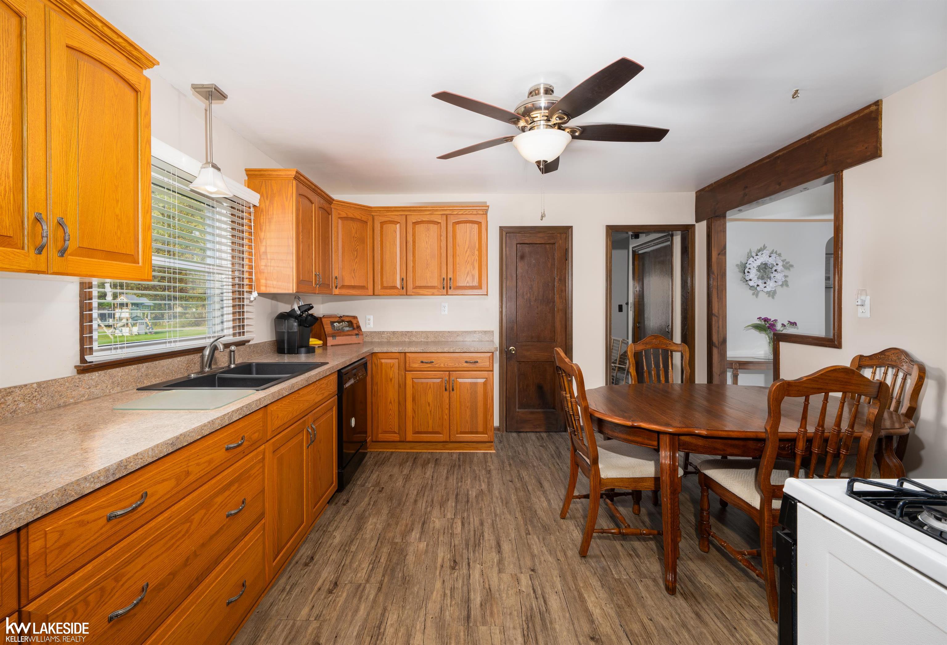 32794 Sutton Road New Baltimore, MI 48047 - Photo 15 of 32 Kitchen