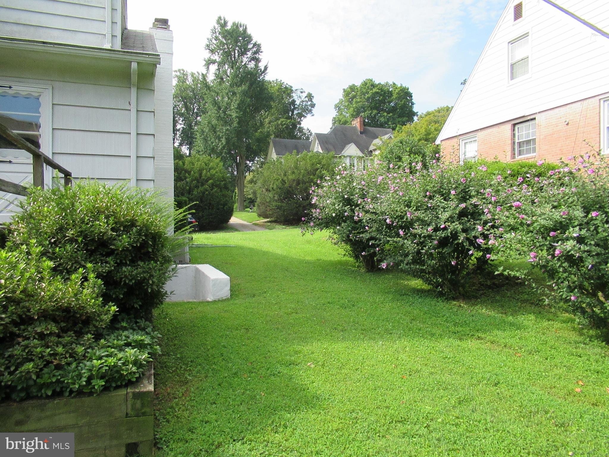 577 Brook Road Baltimore, MD 21286 - Photo 28 of 30 Side yard