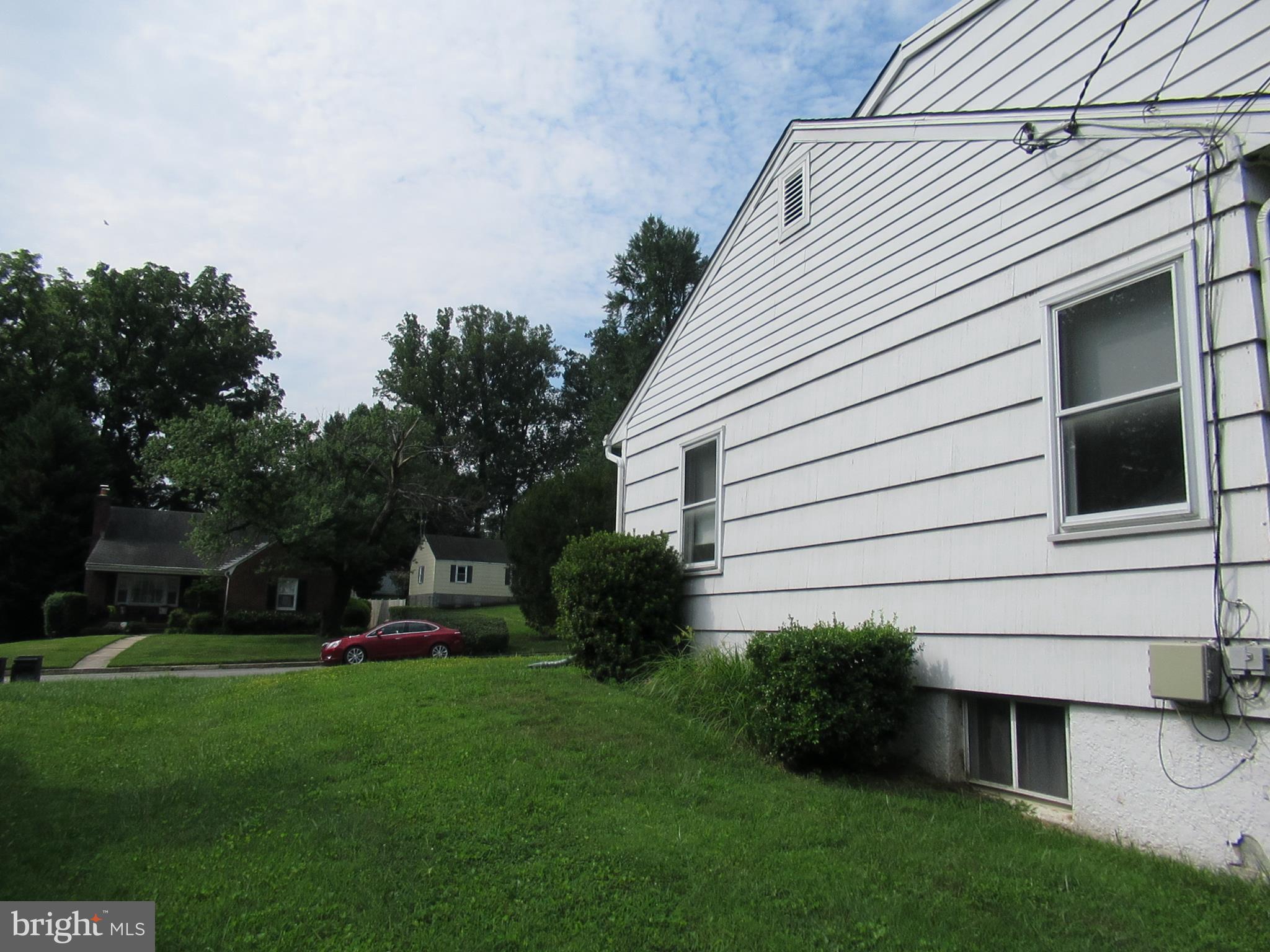 577 Brook Road Baltimore, MD 21286 - Photo 29 of 30 Side yard