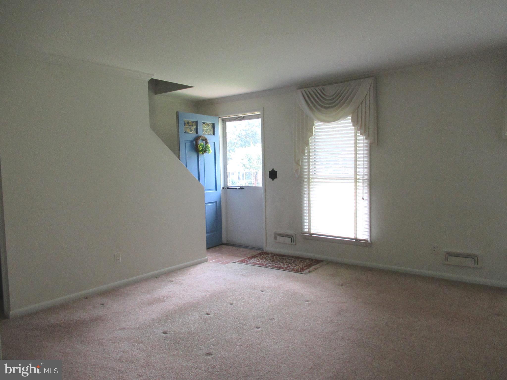 577 Brook Road Baltimore, MD 21286 - Photo 4 of 30 Living room and front door