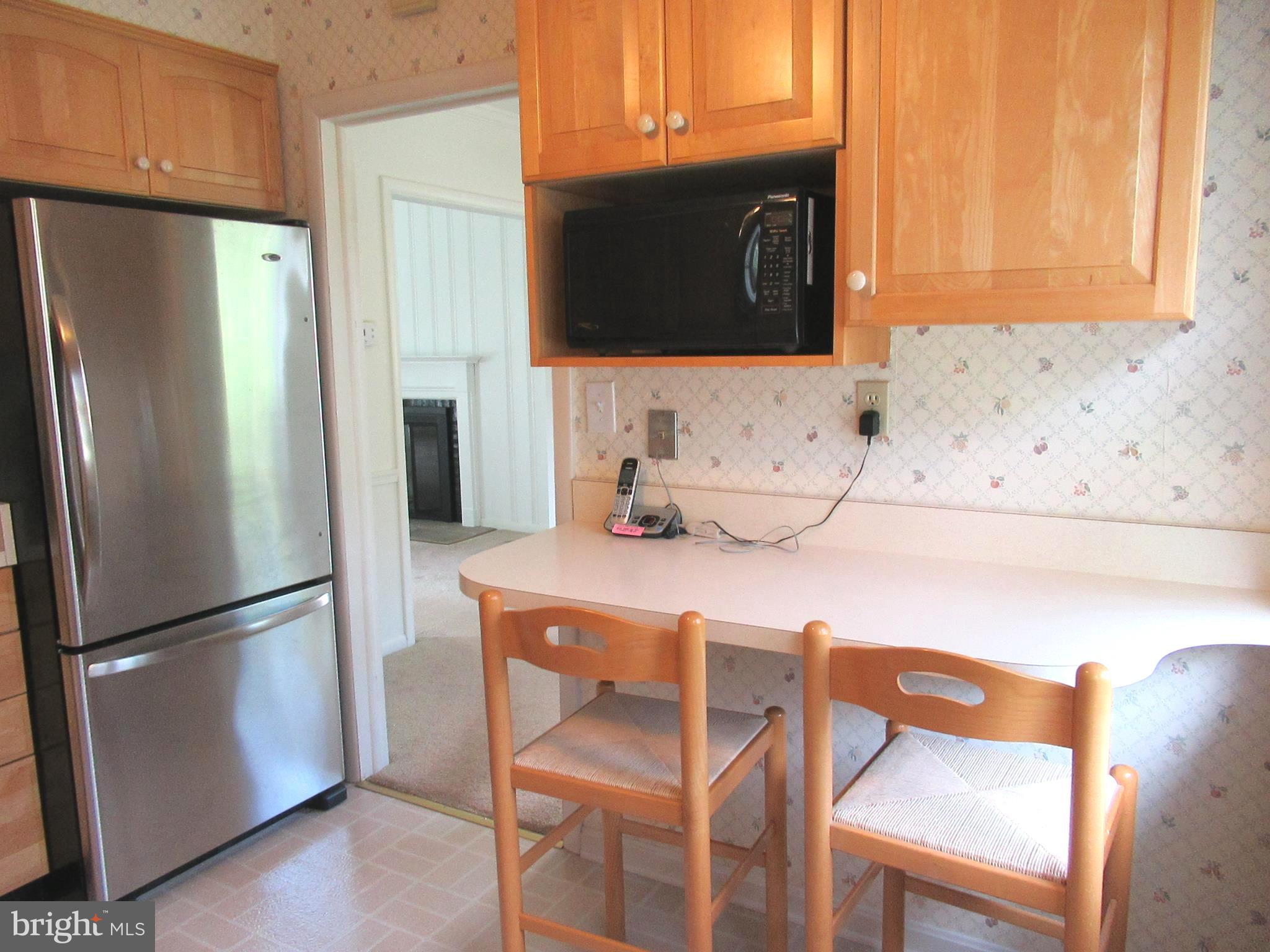 577 Brook Road Baltimore, MD 21286 - Photo 8 of 30 Kitchen with breakfast bar