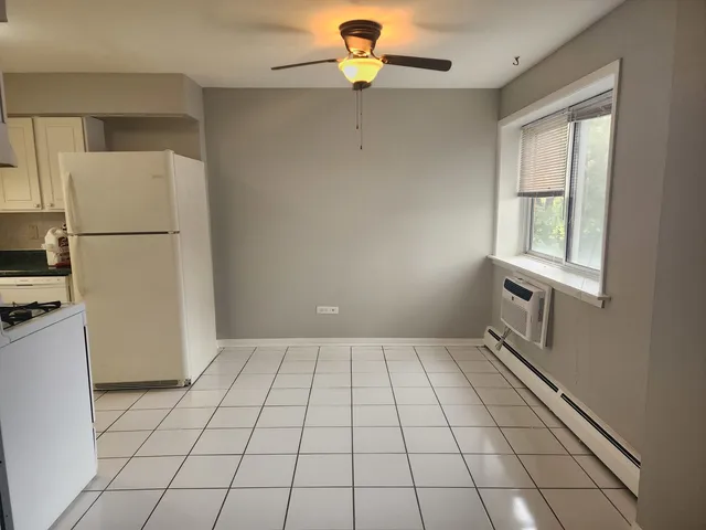 $1,300 | 8018 South Hoyne Avenue, Unit 6, Chicago, IL 60620